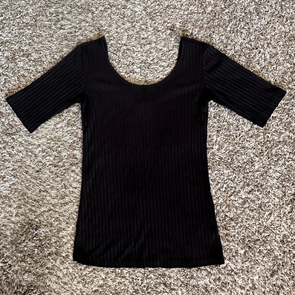 Ribbed scoop neck shirt